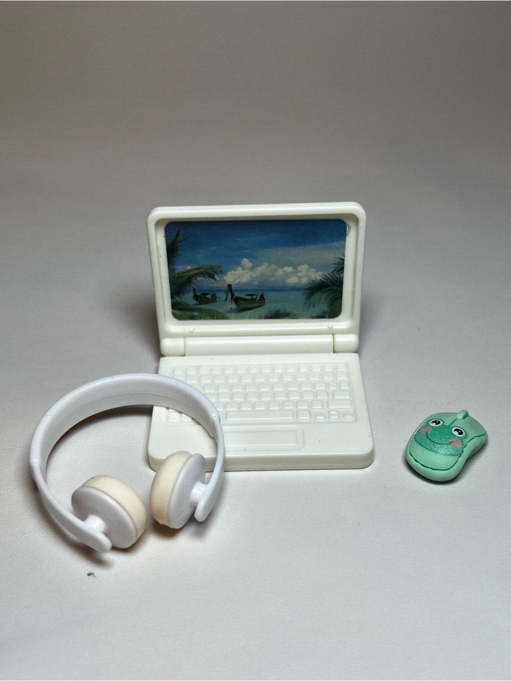 Miniature trinket dollhouse laptop headphones mouse set brand new